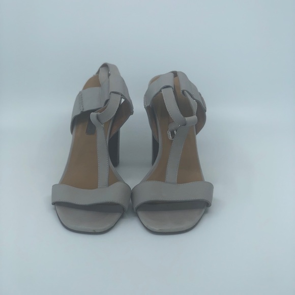 Leather t-strap sandal with stacked wooden heel - Picture 3 of 4